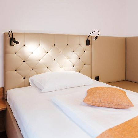 Hotel Der Stockinger ウンタープレムシュテッテン エクステリア 写真