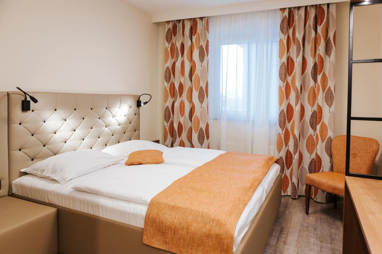 Hotel Der Stockinger ウンタープレムシュテッテン エクステリア 写真