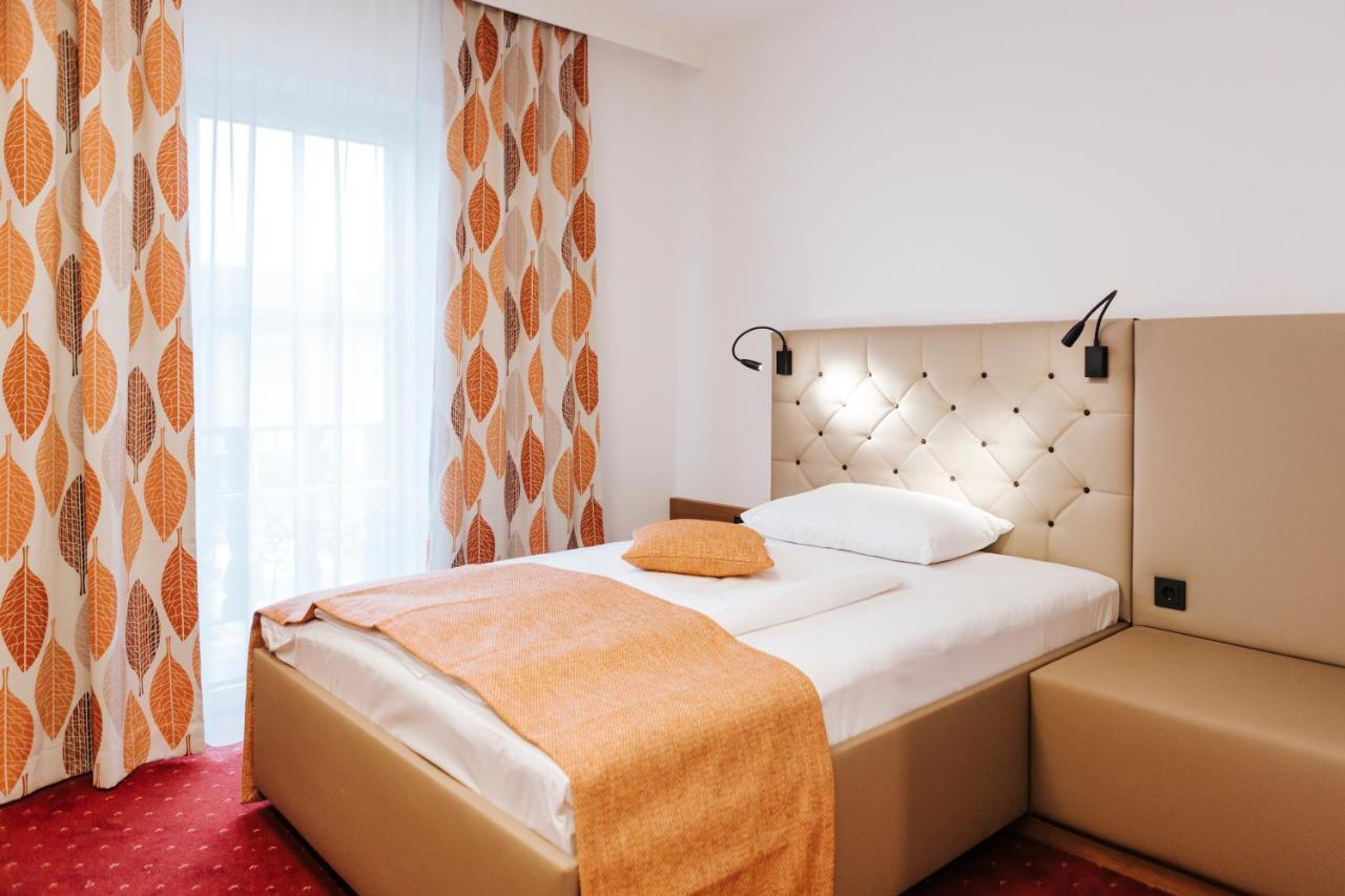 Hotel Der Stockinger ウンタープレムシュテッテン エクステリア 写真