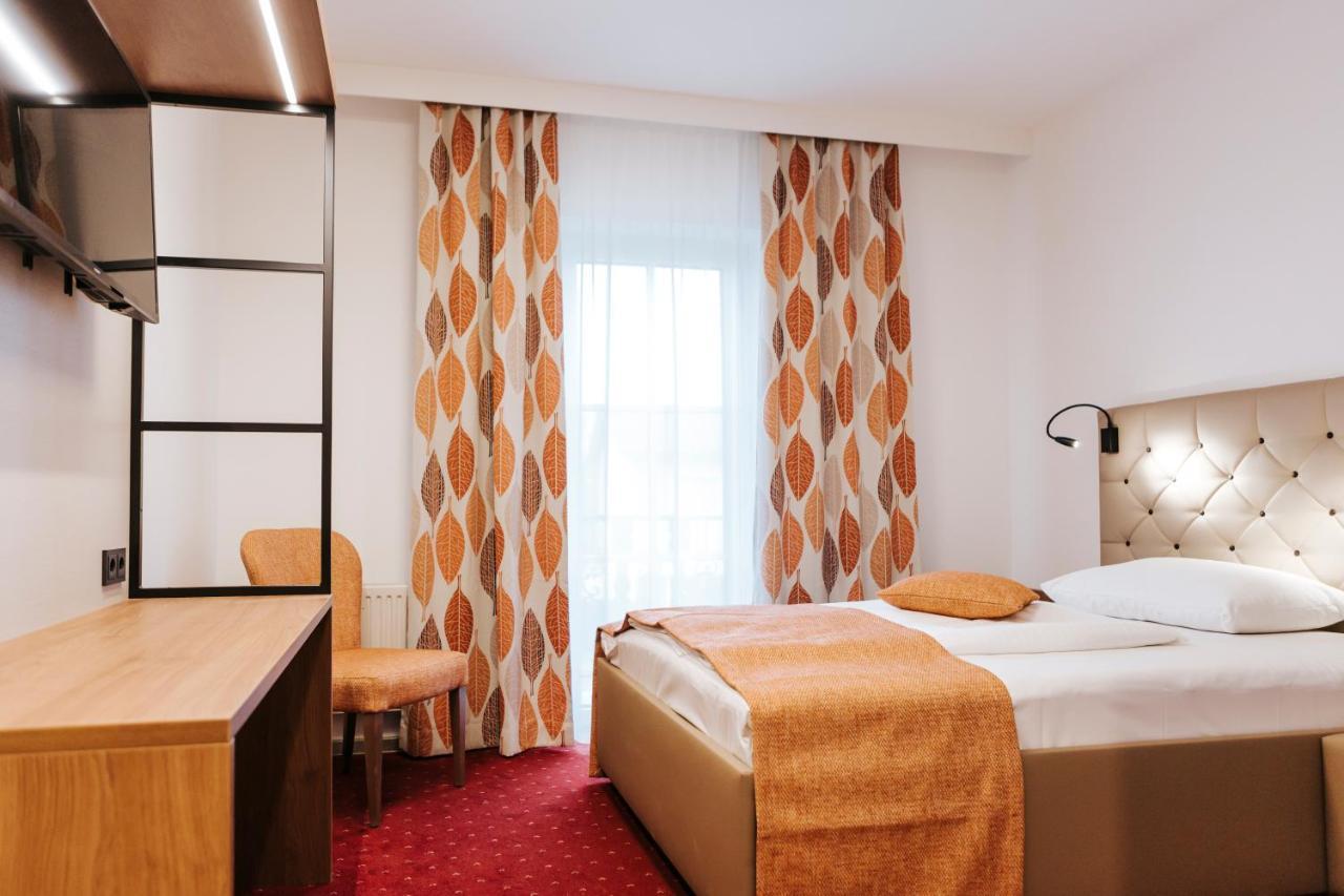 Hotel Der Stockinger ウンタープレムシュテッテン エクステリア 写真